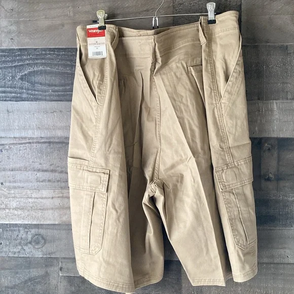 Mens 52 Wrangler khaki walking shorts - Picture 3 of 4